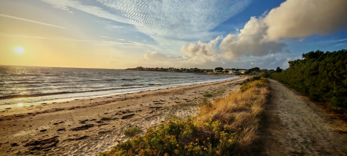 Plage au coucher du soleil